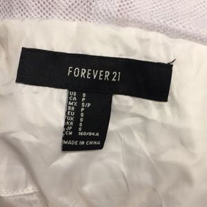 Size small windbreaker